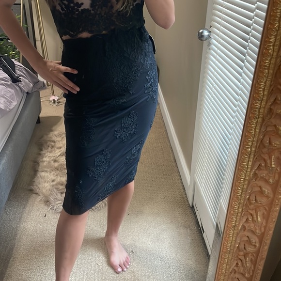 Lace zippered back set size large - Picture 2 of 6